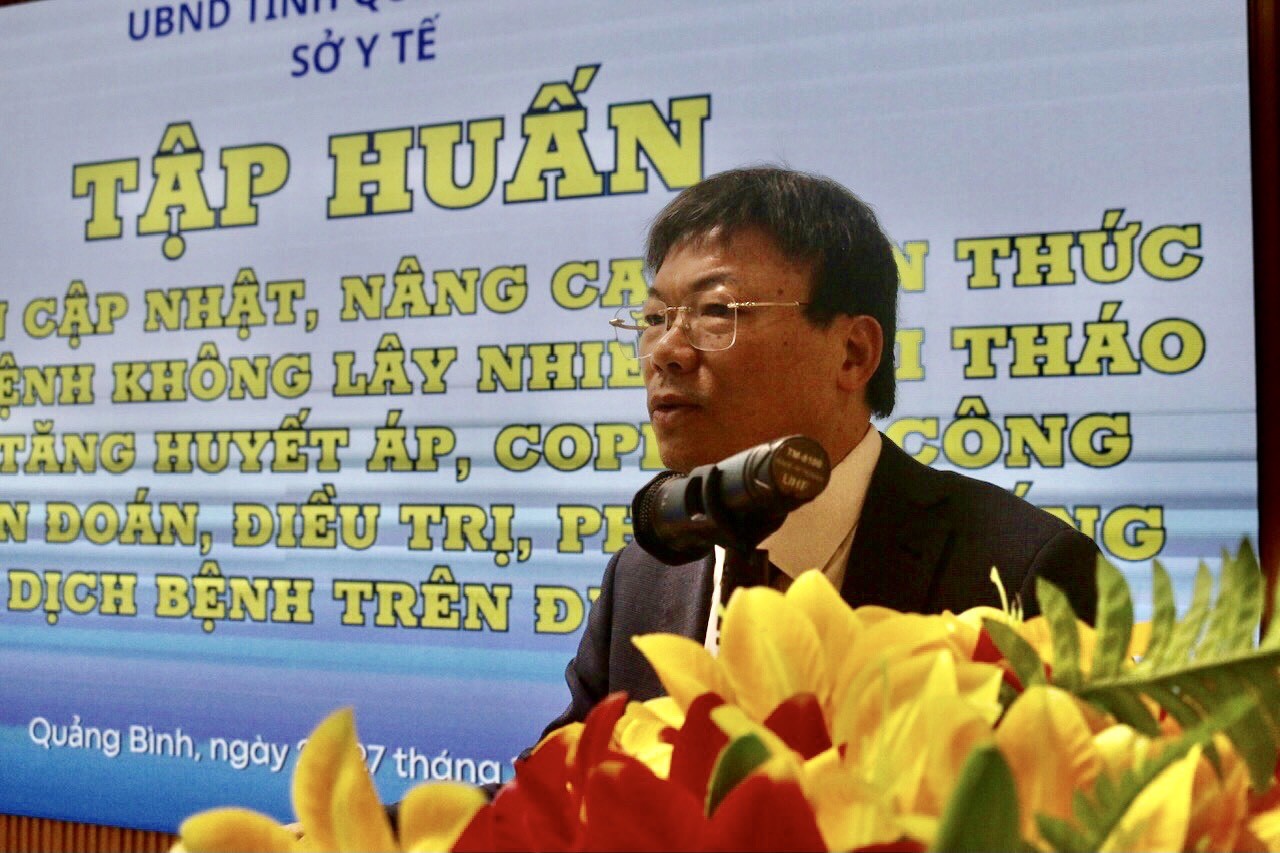 Bác sĩ Dương Thanh Bình Giám đốc Sở Y tế phát biểu chỉ đạo lớp tập huấn jpg