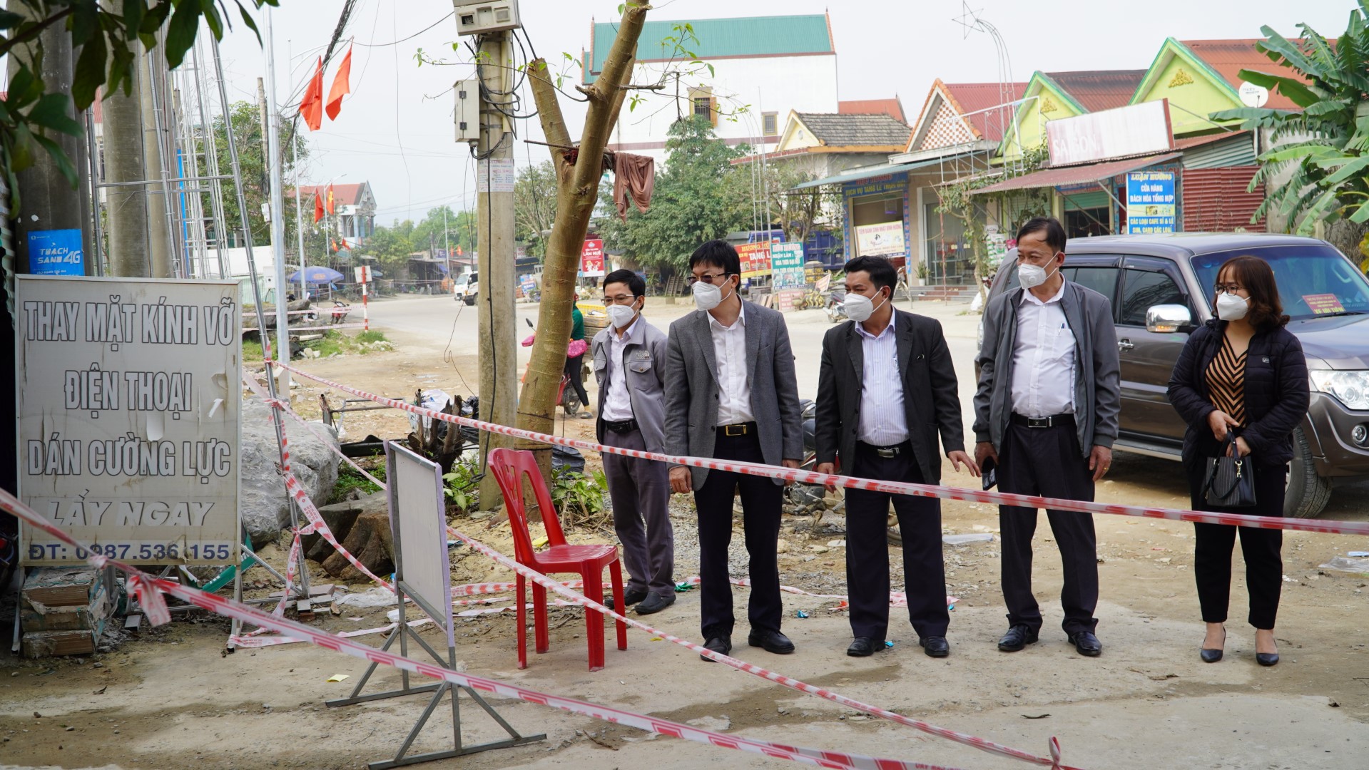 A3 Bác sỹ Dương Thanh Bình Giám đốc Sở Y tế kiểm tra công tác điều trị F0 tại nhà ở xã Tiến Hóa Custom