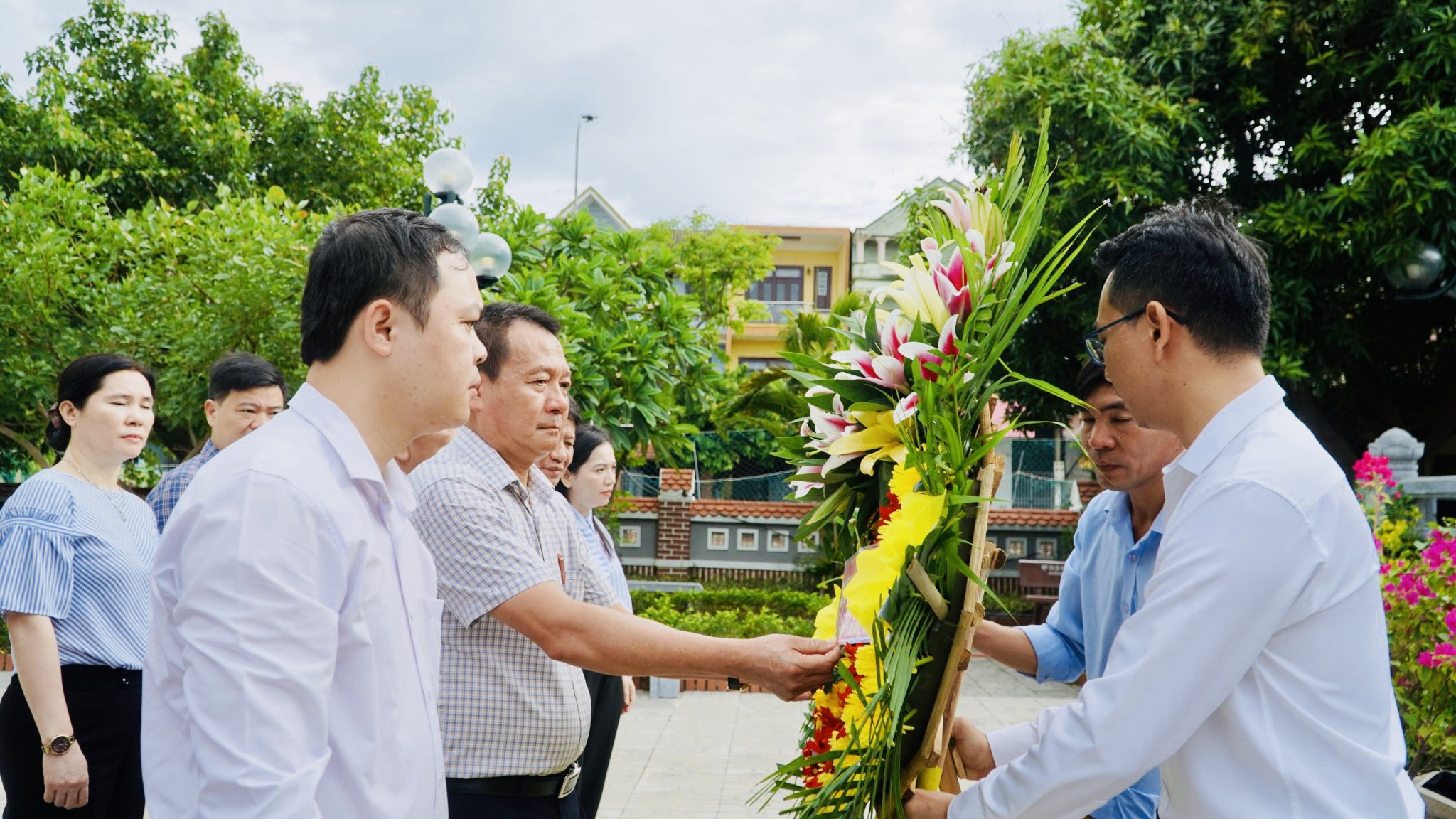 Bia_tưởng_niệm_các_anh_hùng_liệt_sỹ_phường_Đồng_Phú_T.P_Đồng_Hới_20243.jpg