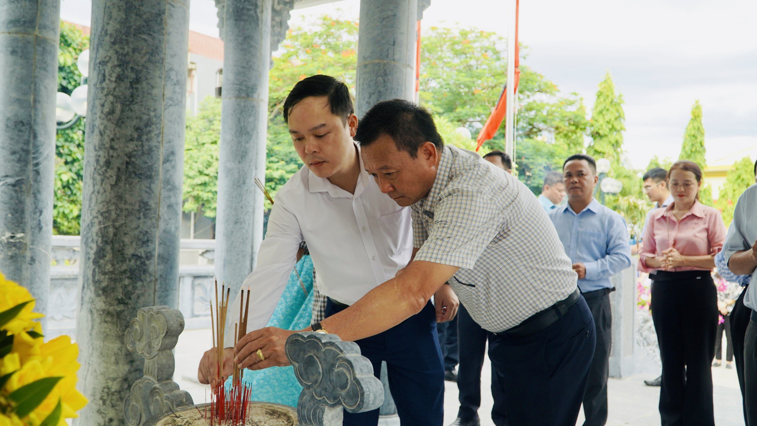 Bia_tưởng_niệm_các_anh_hùng_liệt_sỹ_phường_Đồng_Phú_T.P_Đồng_Hới_20245.jpg