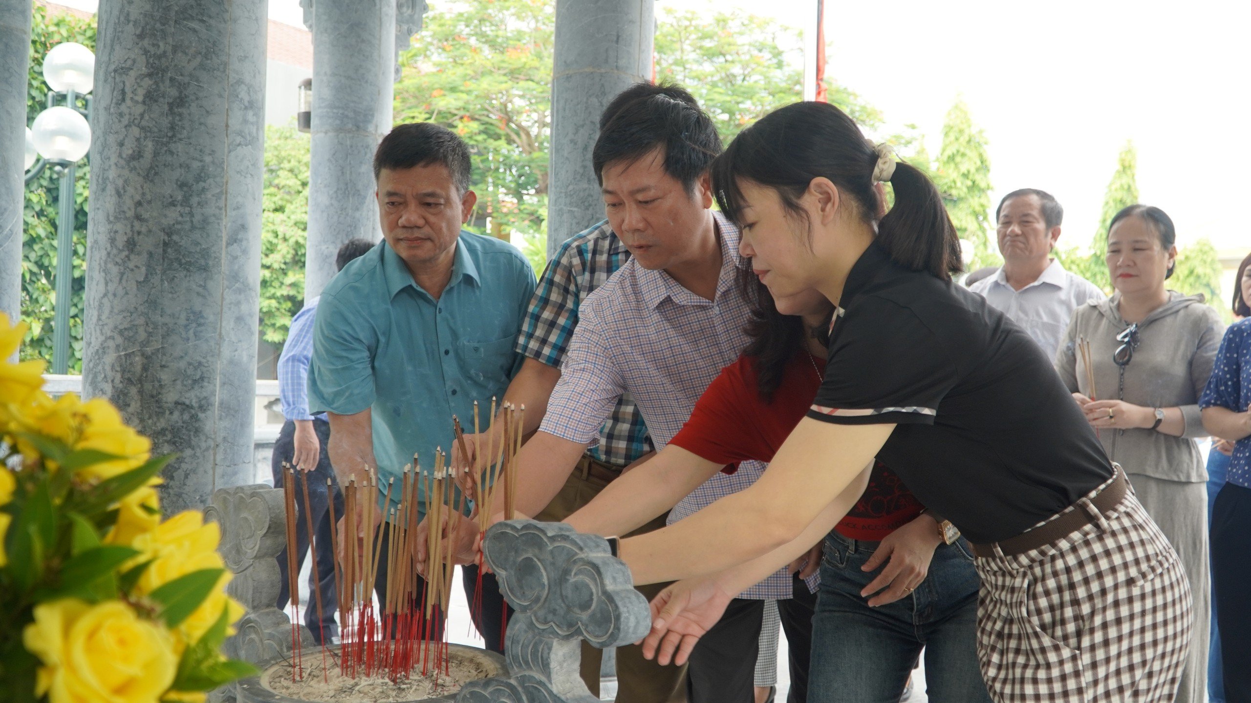 Bia_tưởng_niệm_các_anh_hùng_liệt_sỹ_phường_Đồng_Phú_T.P_Đồng_Hới_20247.jpg