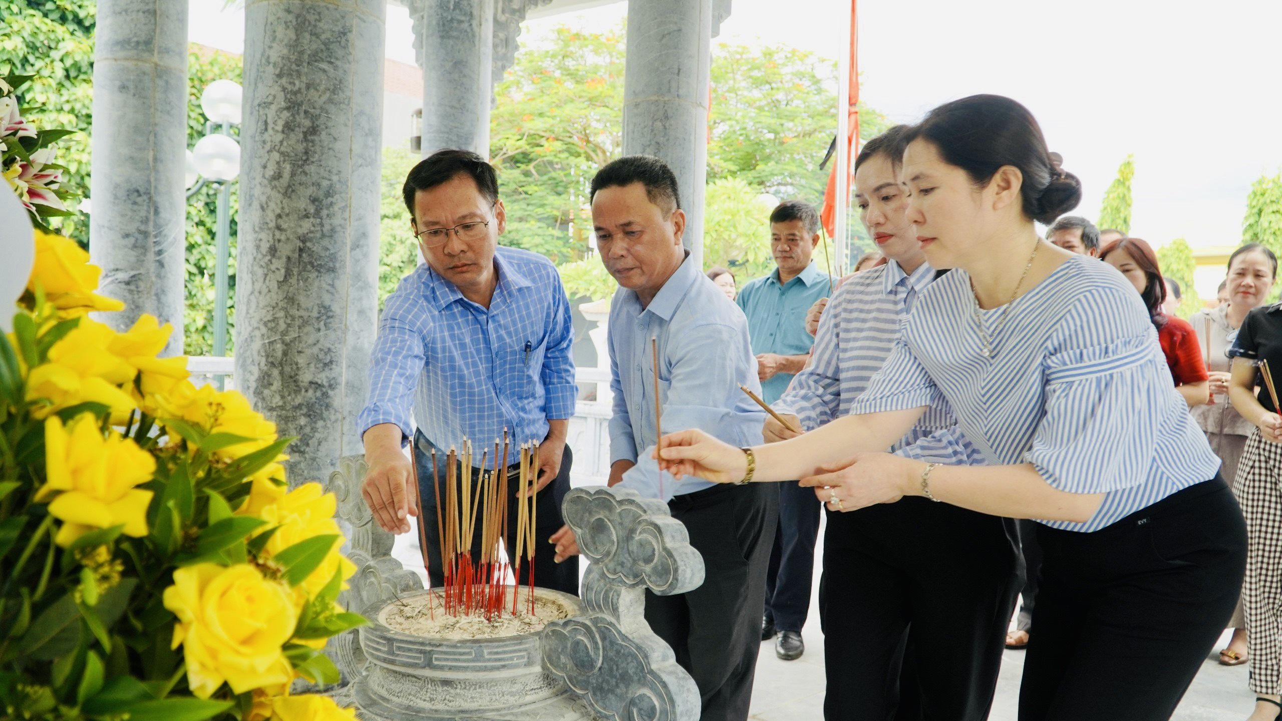 Bia_tưởng_niệm_các_anh_hùng_liệt_sỹ_phường_Đồng_Phú_T.P_Đồng_Hới_20247_2.jpg