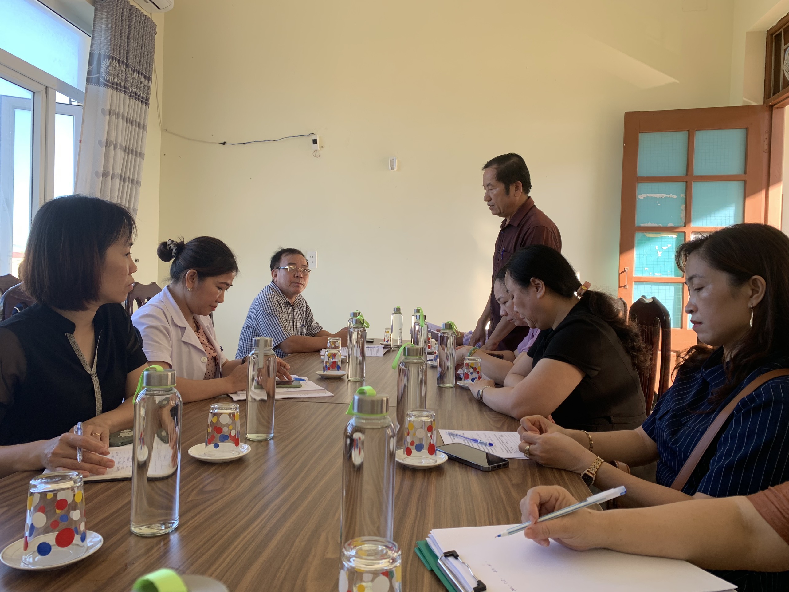Bác sỹ Nguyễn Anh Đông Phó giám đốc Trung tâm Kiểm soát bệnh tật cùng đoàn công tác giám sát tại huyện Bố Trạch 8