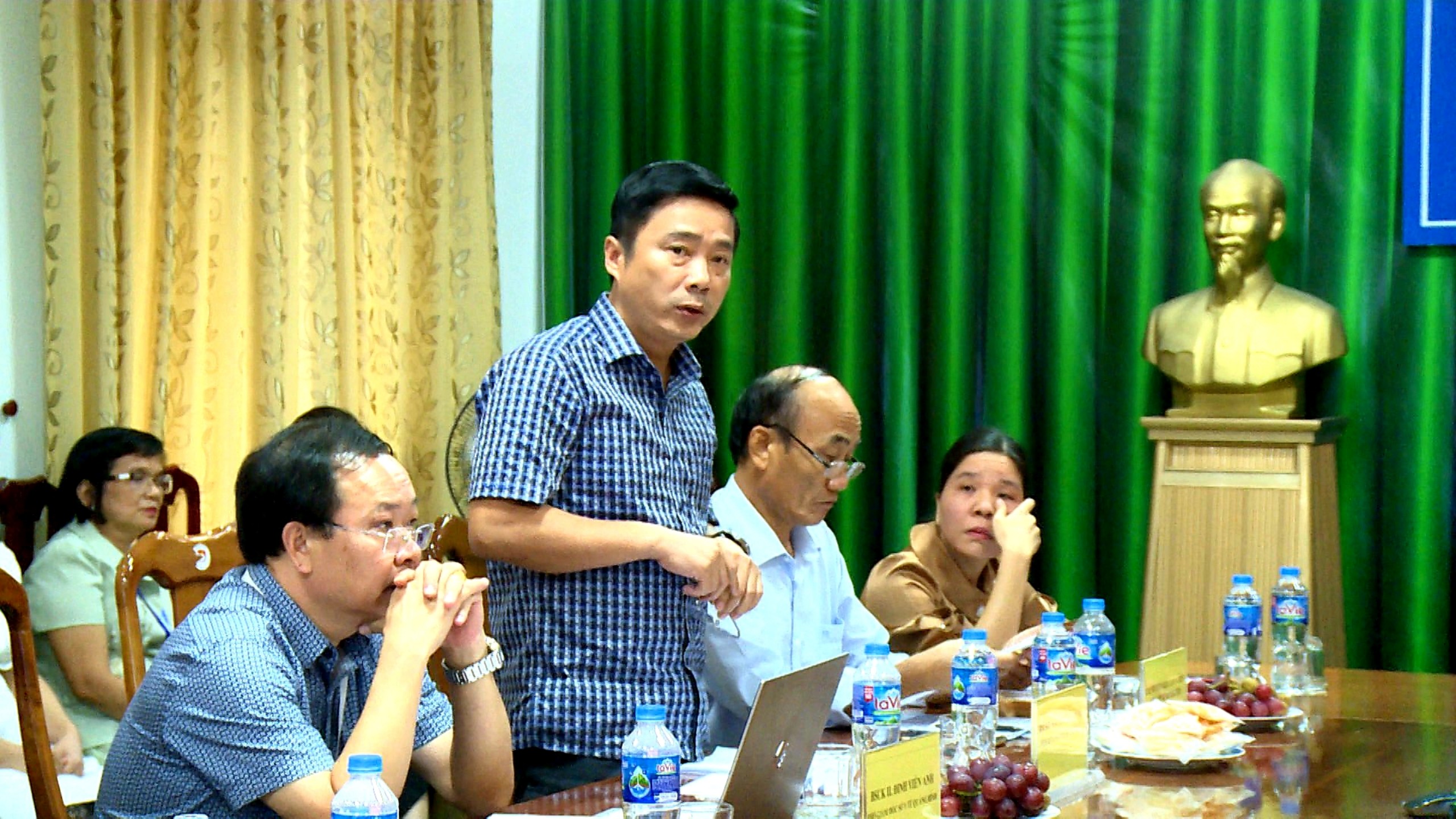 Bác_sỹ_Nguyễn_Xuân_Dũng_Phó_giám_đốc_Sở_Y_tế_Quảng_Trị_phát_biểu_tại_buổi_làm_việc.jpg