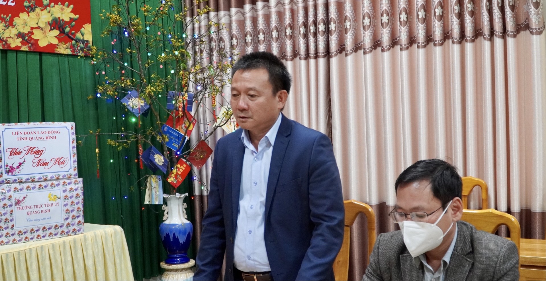 Bác sỹ Đỗ Quốc Tiệp Giám đốc Trung tâm Kiểm soát bệnh tật CDC Quảng Bình báo cáo công tác phòng chống dịch Covid 19 trong dịp Tết Nguyên đán 2022jpeg