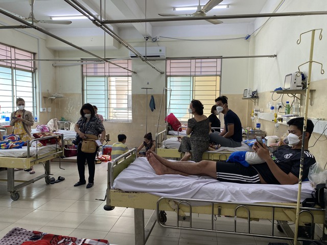 Bệnh nhân điều trị sốt xuất huyết tại khoa Nhiễm D Bệnh viện Bệnh nhiệt đới TP. HCM