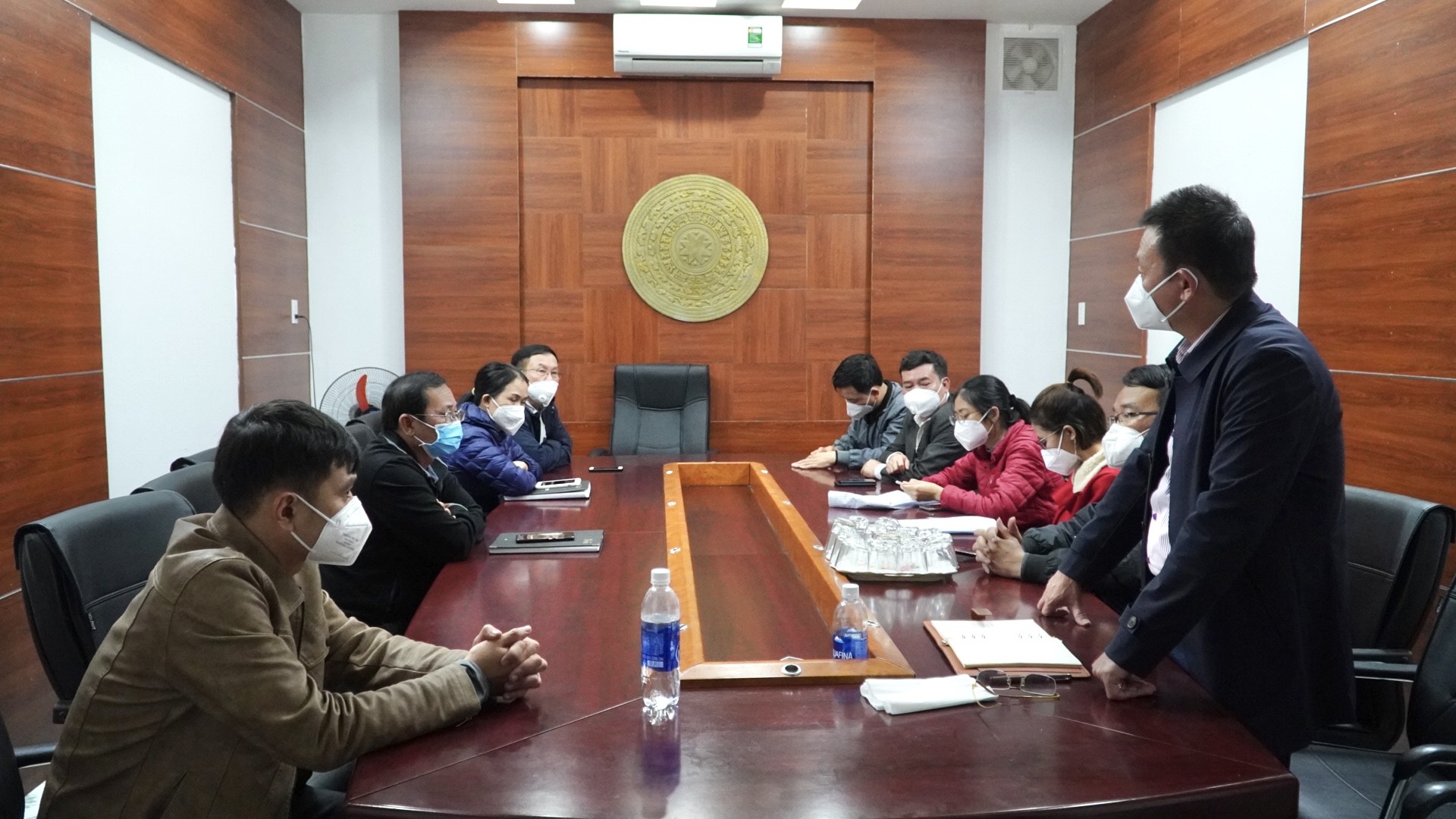 CDC Quảng Bình phối hợp với Trung tâm Chỉ huy huyện Tuyên Hoá họp khẩn trong đêm 14 11 triển khai các phương án phòng chống dịch bệnh