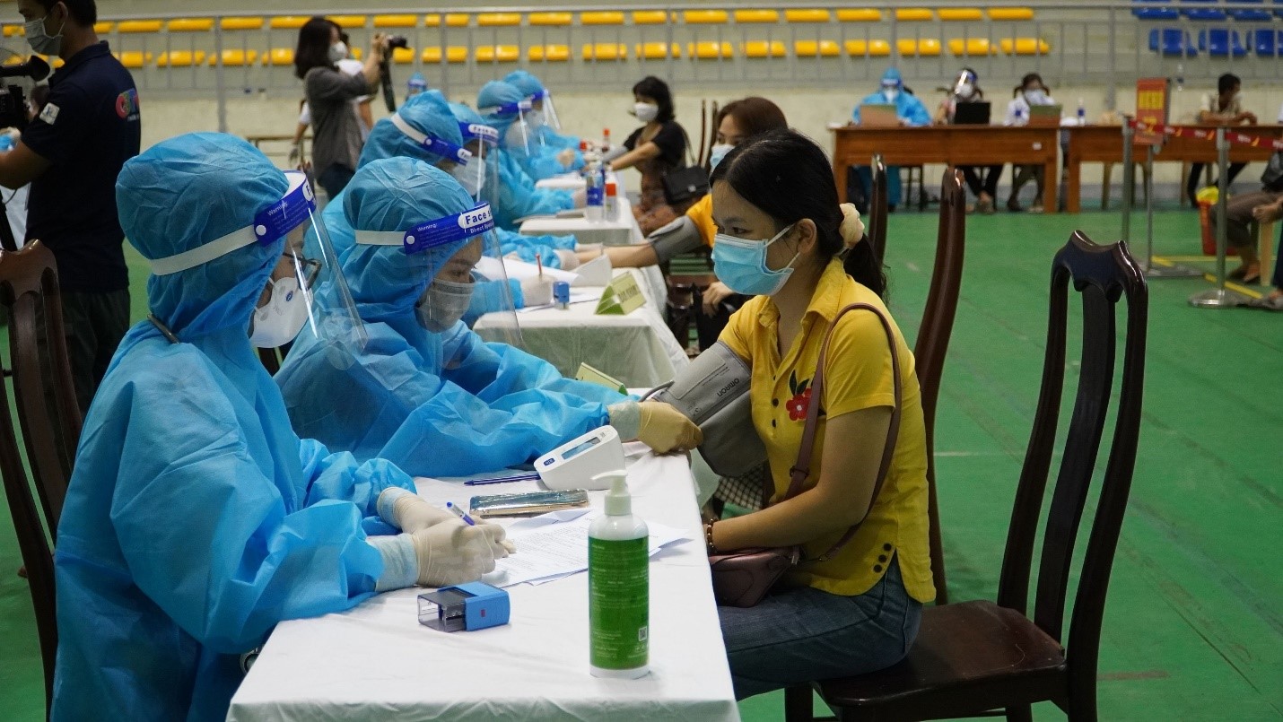 CDC Quảng Bình tiếp tục triển khai công tác tiêm vắc xin Covid 19 theo kế hoạch bảo đảm an toàn hiệu quảjpg