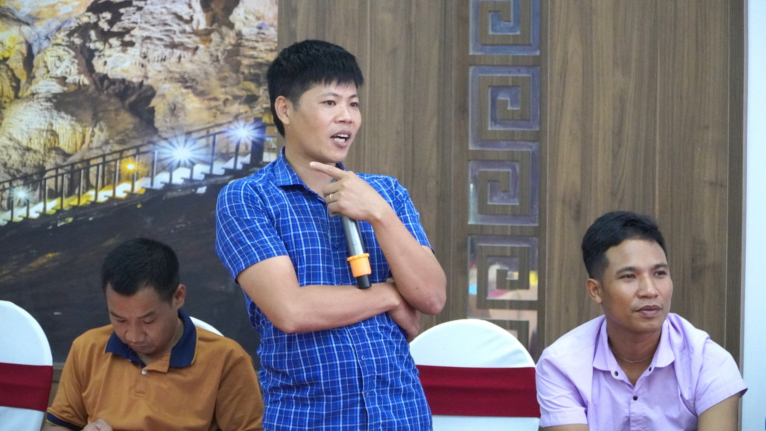 Các_học_viên_phát_biểu_trình_bày_một_số_vấn_đề_còn_vướng_mắc_về_công_tác_chăm_sóc_trẻ_nhỏ_trong_1000_ngày_đầu_đời_tại_địa_phương2.jpg