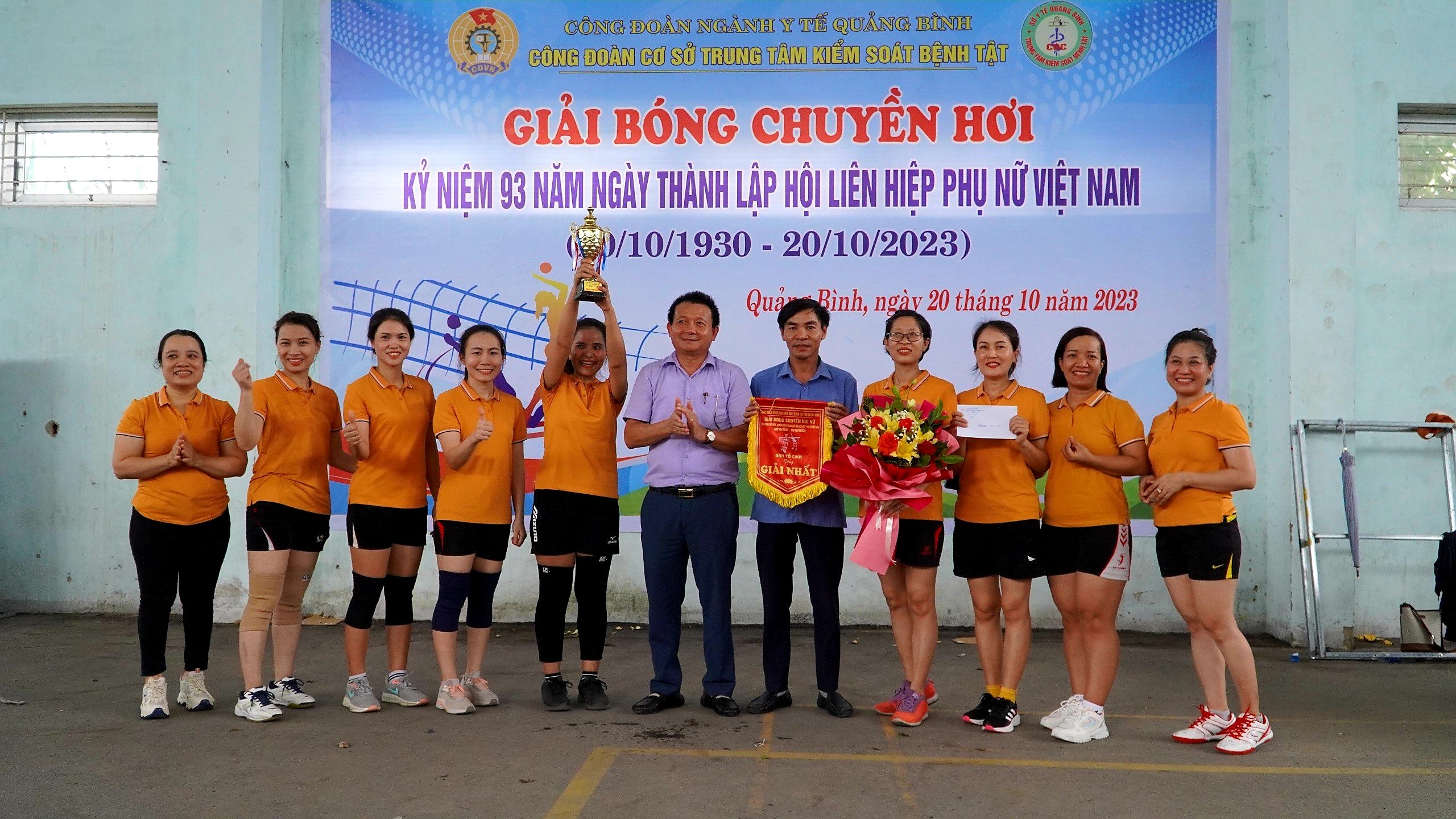 Cupp_đội_1.jpg