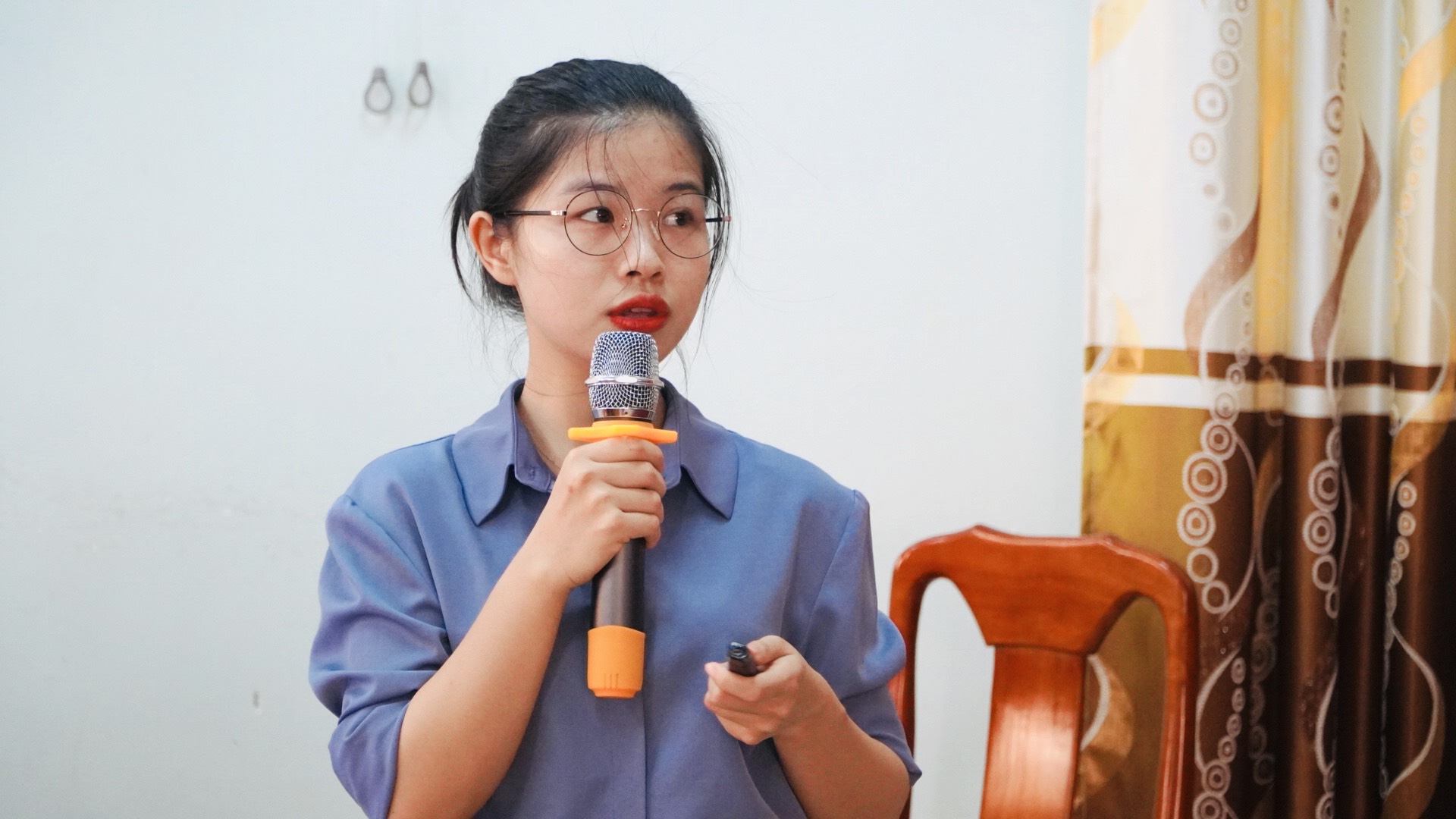 Các_giảng_viên_CDC_Quảng_Bình_truyền_đạt_các_nội_dung_về_công_tác_vệ_sinh_lao_động_và_phòng_chống_bệnh_nghề_nghiệp_tại_lớp_tập_huấn._BS_Sang.jpg
