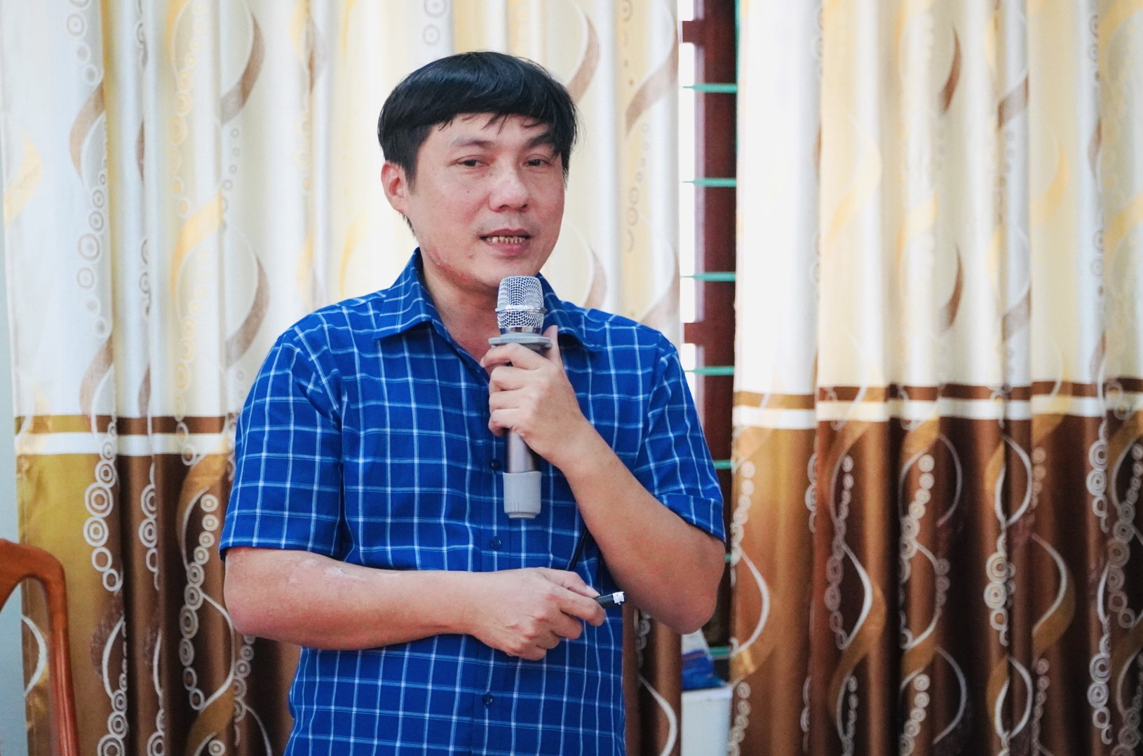 Các_giảng_viên_CDC_Quảng_Bình_truyền_đạt_các_nội_dung_về_công_tác_vệ_sinh_lao_động_và_phòng_chống_bệnh_nghề_nghiệp_tại_lớp_tập_huấn_BS_NHân.jpg