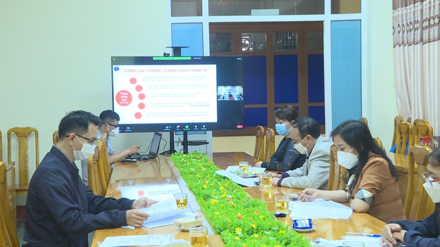 Các đại biểu tham dự hội nghị trực tuyến tại điểm cầu TT KSBT tỉnh Quảng Bình