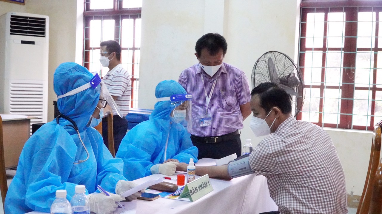 Công tác tiêm chủng được thực hiện đúng quy trình đảm bảo công tác phòng chống dịch Covid 19jpg