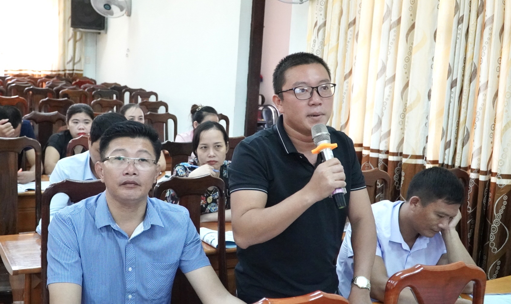 Học_viên_trao_đổi_ý_kiến_tại_lớp_tập_huấn_25-9-23.jpg