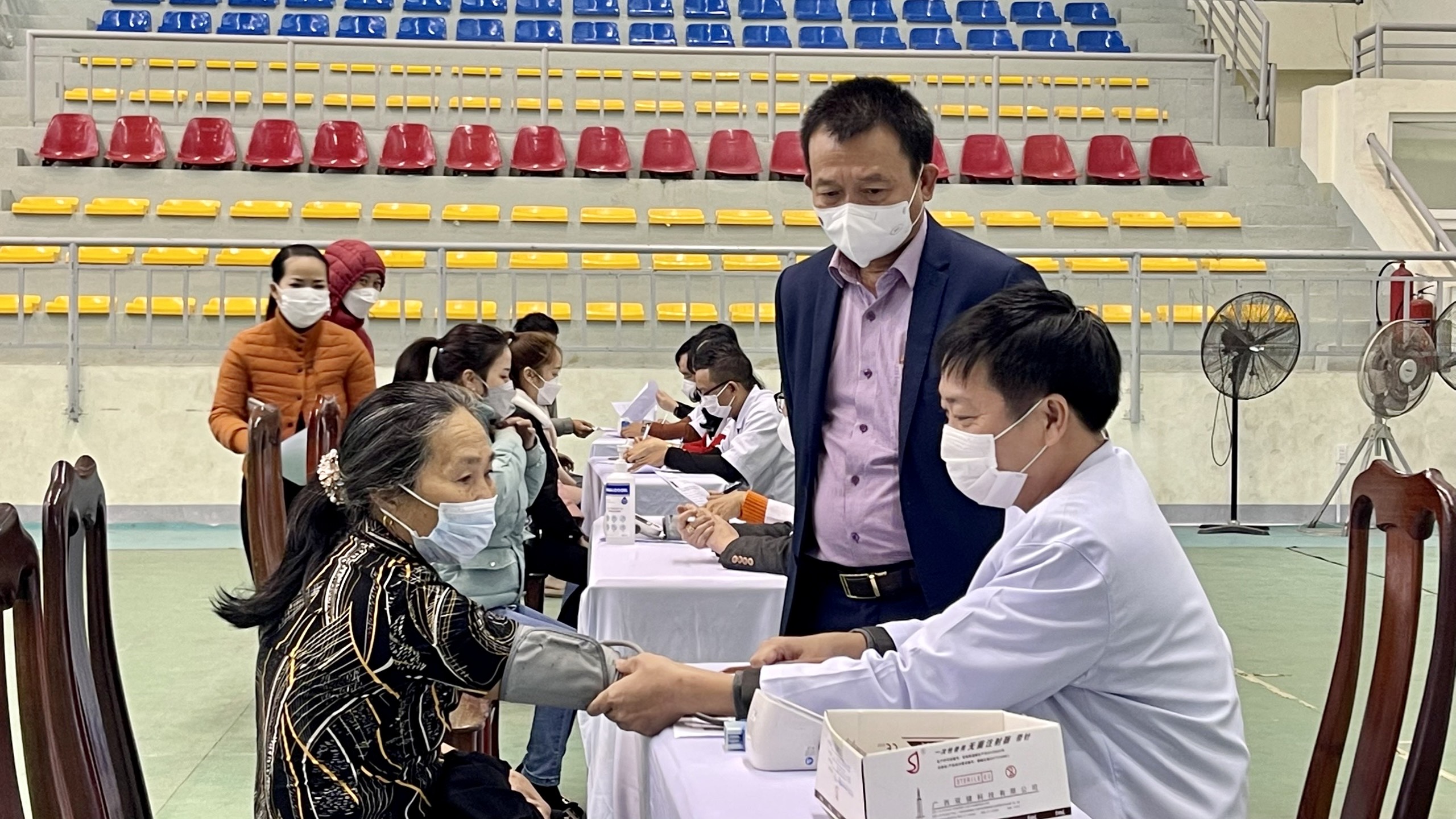 Lãnh đạo CDC Quảng Bình kiểm tra giám sát Chiến dịch tiêm chủng mùa xuânjpeg
