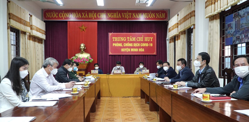 Lãnh đạo huyện Minh Hóa cùng CDC Quảng Bình họp trực tuyến với Ban Chỉ đạo phòng chống dịch Covid 19 tỉnh chiều 15 11jpg
