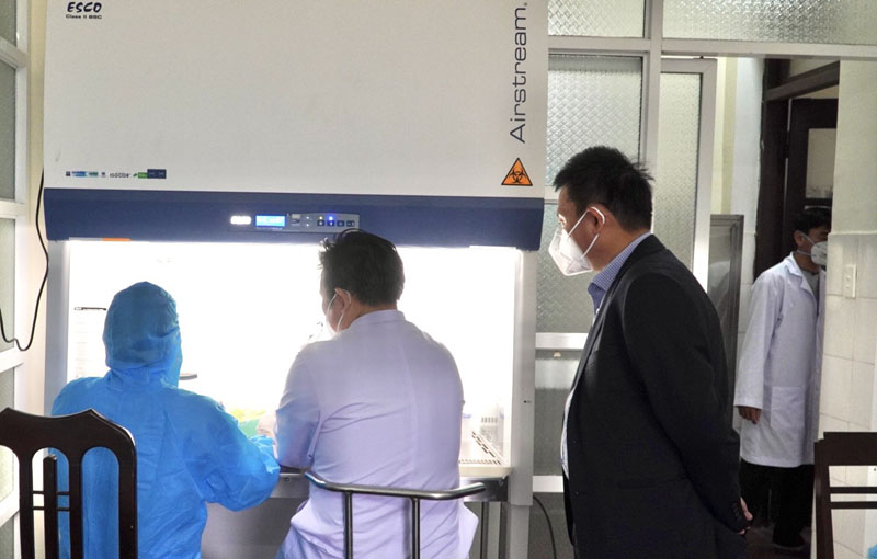 Một số hình ảnh tại phòng xét nghiệm SARS CoV 2 Minh Hóa 4
