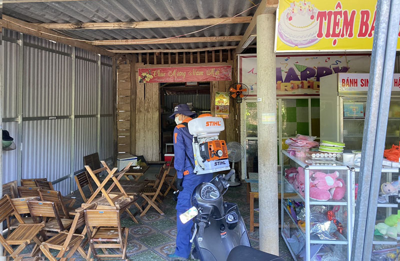 Những_hộ_dân_của_xã_Phúc_Trạch_được_bảo_vệ_bằng_hóa_chất_diệt_muỗi.8.jpg