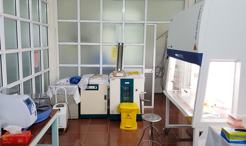 Phòng xét nghiệm SARS CoV 2 đặt tại Trung tâm Y tế huyện Minh Hóajpg