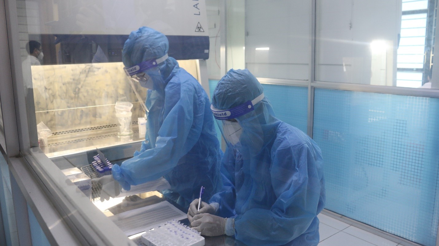 Trung bình mỗi ngày CDC Quảng Bình xét nghiệm cho 20 30 ngàn mẫu cao điểm có thể lên đến 50 60 ngàn mẫu