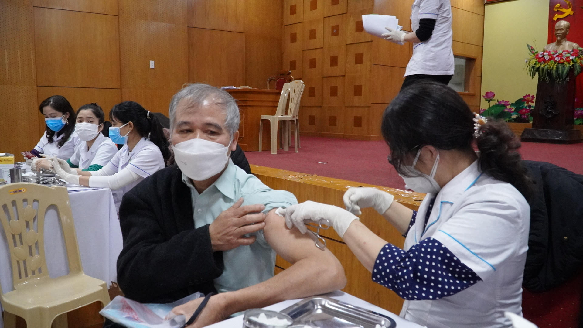 Việc tiêm vắc xin phòng Covid 19 để tạo miễn dịch cộng đồng là giải pháp chủ động hiệu quả nhất hiện nayjpg