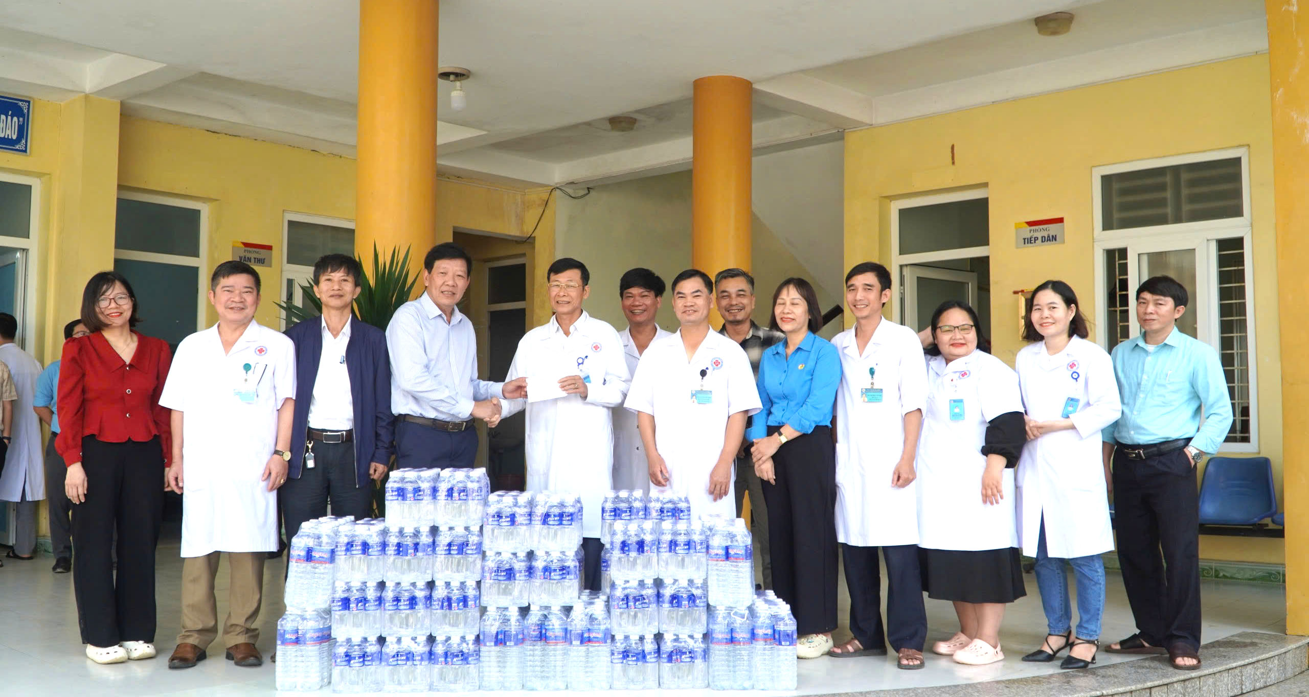 kiểm_tra_và_chỉ_đạo_công_tác_khác_phục_sau_lũ_tại_Bệnh_viện_đa_khoa_QN_2423.jpg