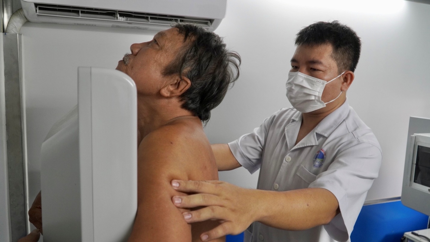 le_thuy_kham_sangloc_benh_lao_2023_9.jpg