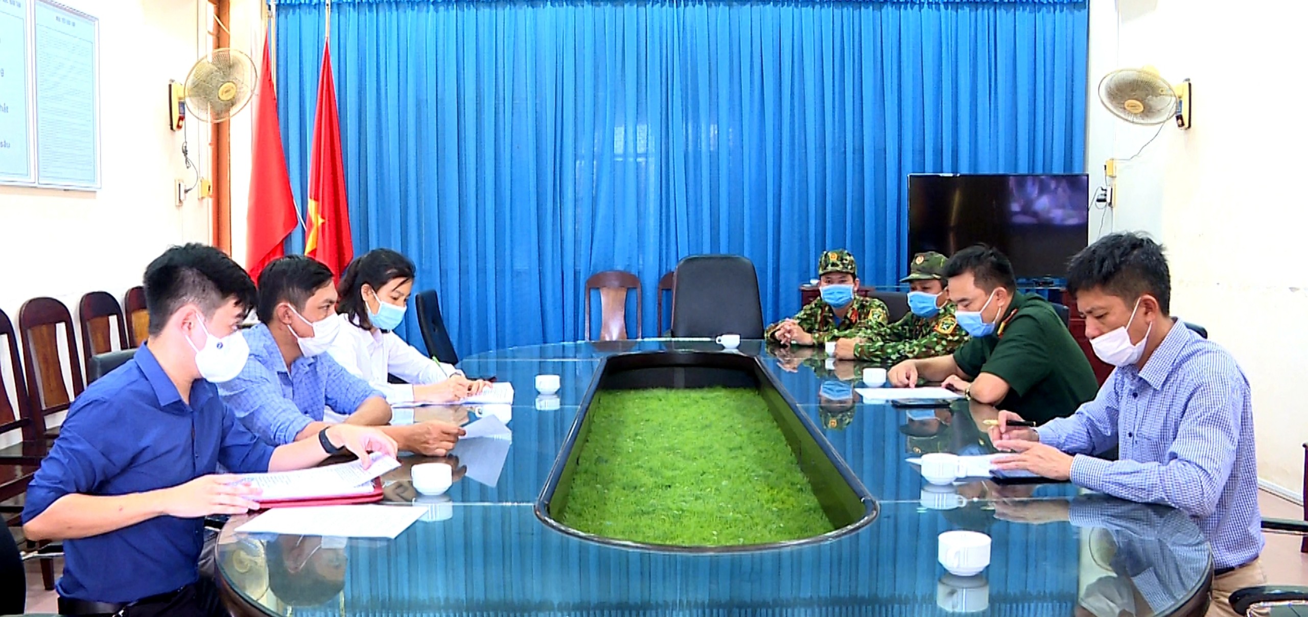 làm việc với ban chỉ huy TR qs cũ