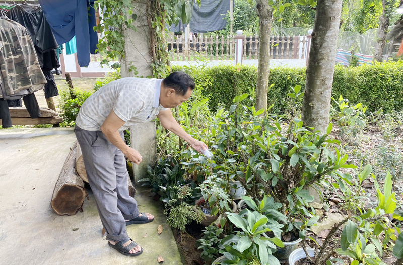 người_dân_diệt_muỗi.jpg