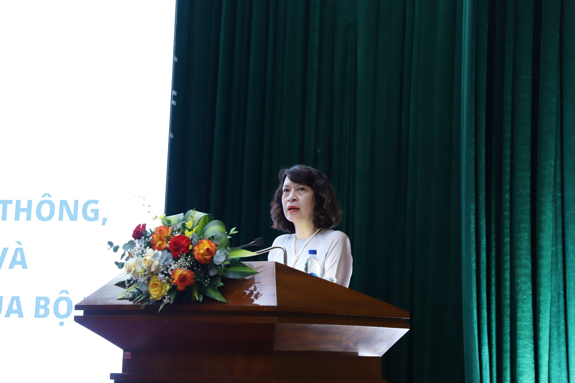 thu-truong-lien-huong-1687420543455383319905.jpg