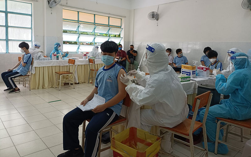 tiêm cho trẻ 15 đến 17