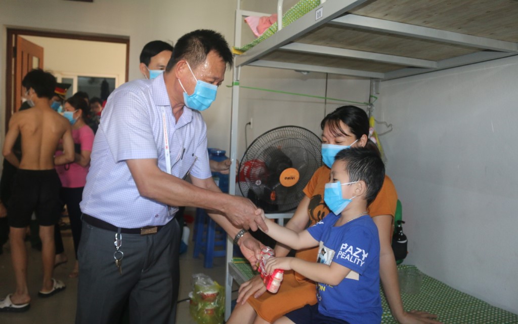 tăng quà cho chau nhỏ Custom