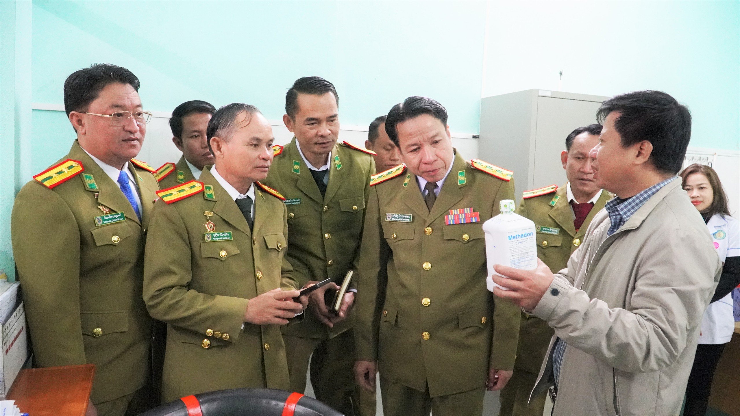 Đoàn_công_tác_thăm_quan_cơ_sở_điều_trị_nghiện_các_chất_dạng_thuốc_phiện_bằng_Methedone_Trung_tâm_Kiểm_soát_bệnh_tật.jpg