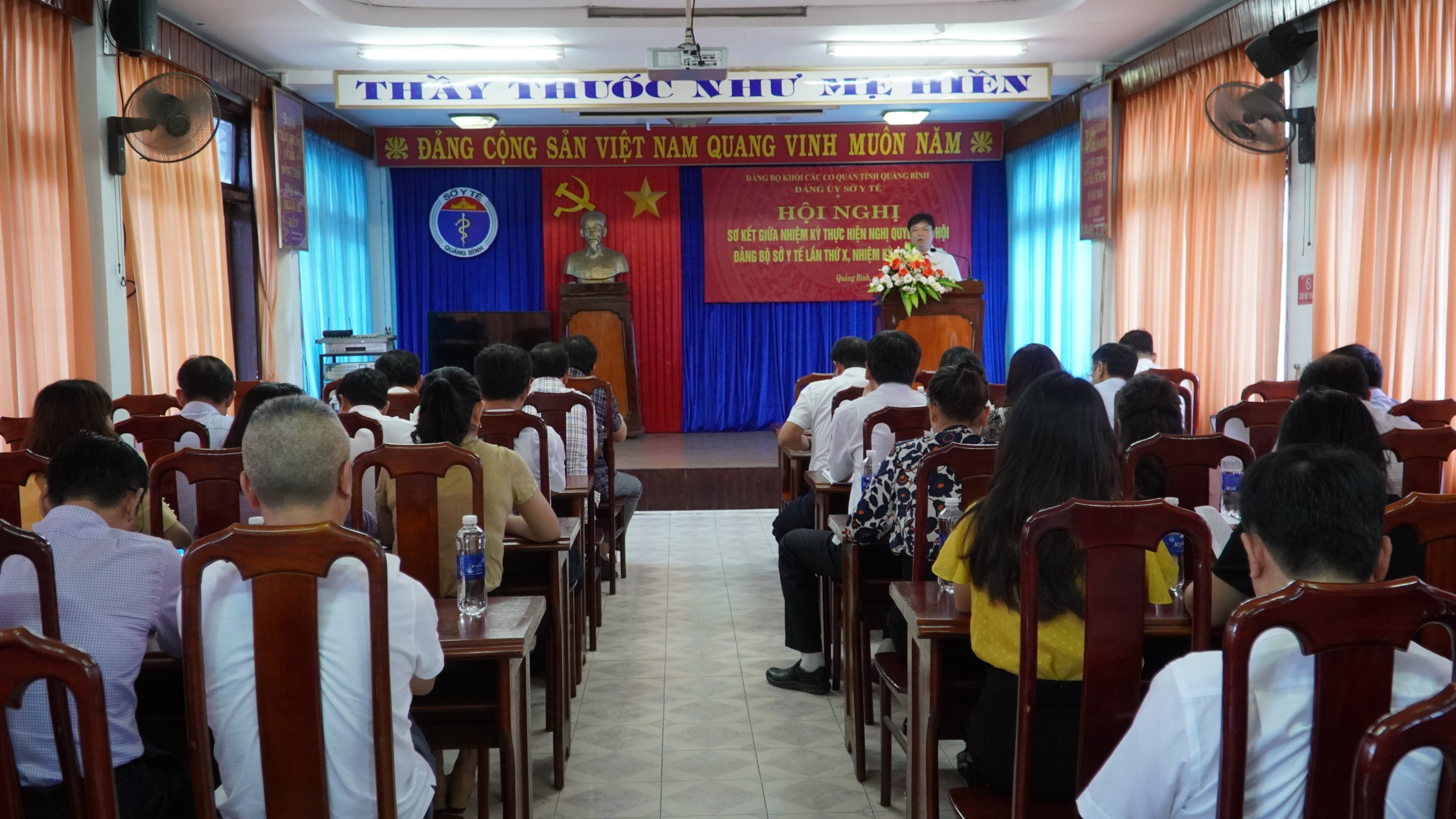 Đảng_bộ_Bộ_phận_Trung_tâm_Kiểm_soát_bệnh_tật_trình_bày_tham_luận_về_công_tác_lãnh_đạo_thực_hiện_nhiệm_vụ_chính_trị_1.jpg