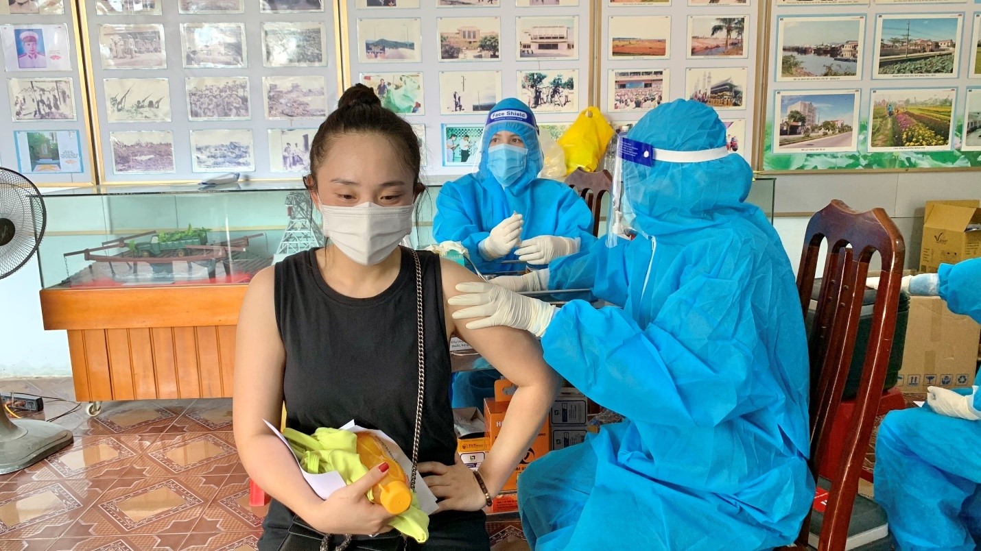 Đẩy nhanh tiến độ tiêm vắc xin cho người dân tại vùng nguy cơ caojpg