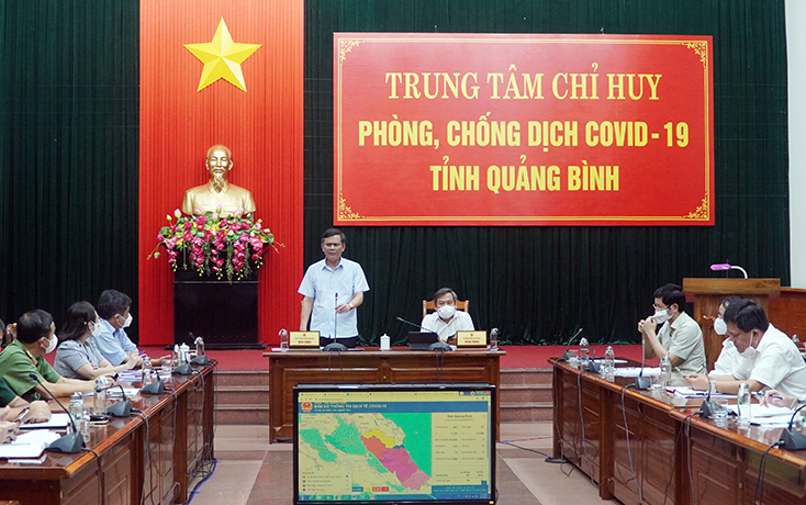 Đồng chí Chủ tịch UBND tỉnh Chỉ huy trưởng TTCH phòng chống dịch Covid 19 tỉnh Trần Thắng phát biểu tại buổi họpjpg