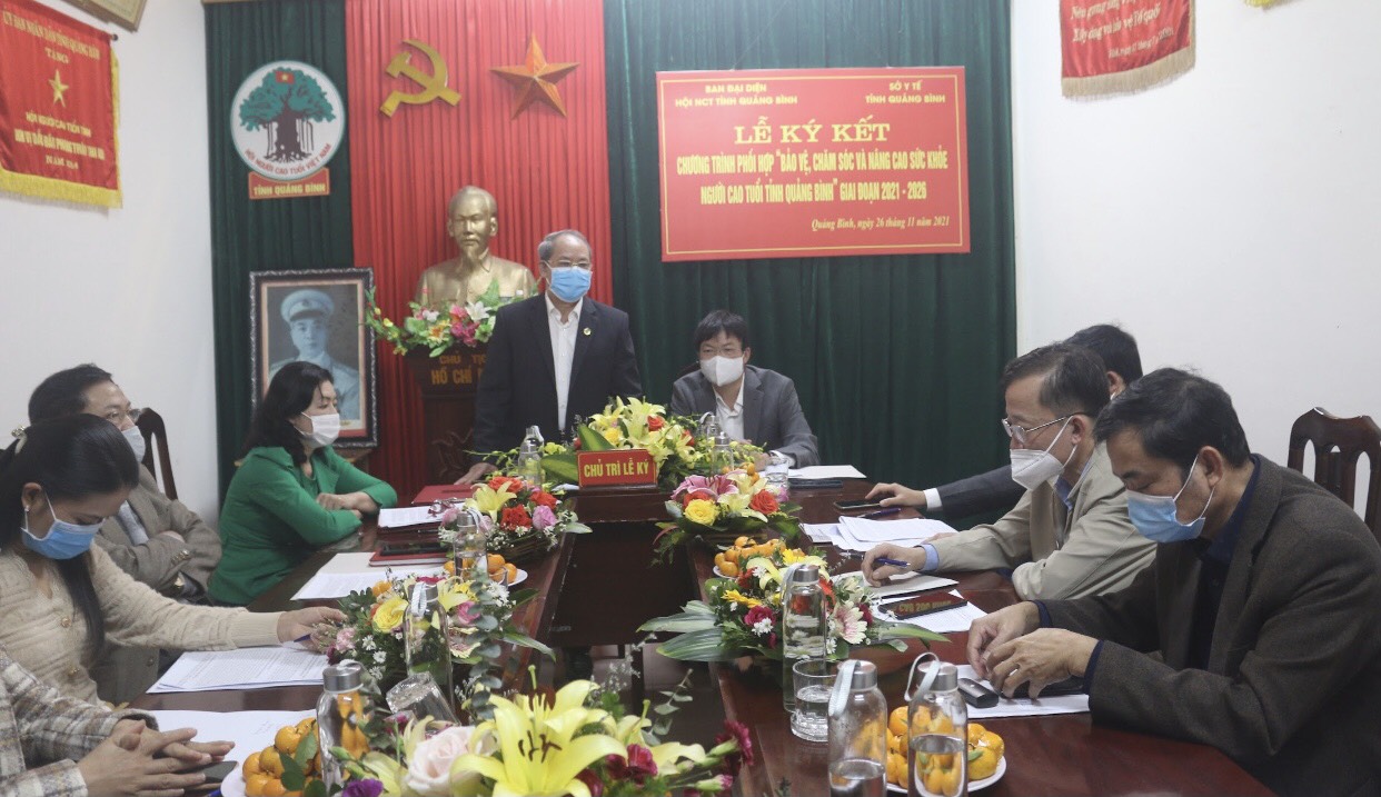 Đồng chí Đinh Minh Thử Trưởng Ban đại diện Hội Người cao tuổi tỉnh phát biểu tại lễ ký kếtjpg
