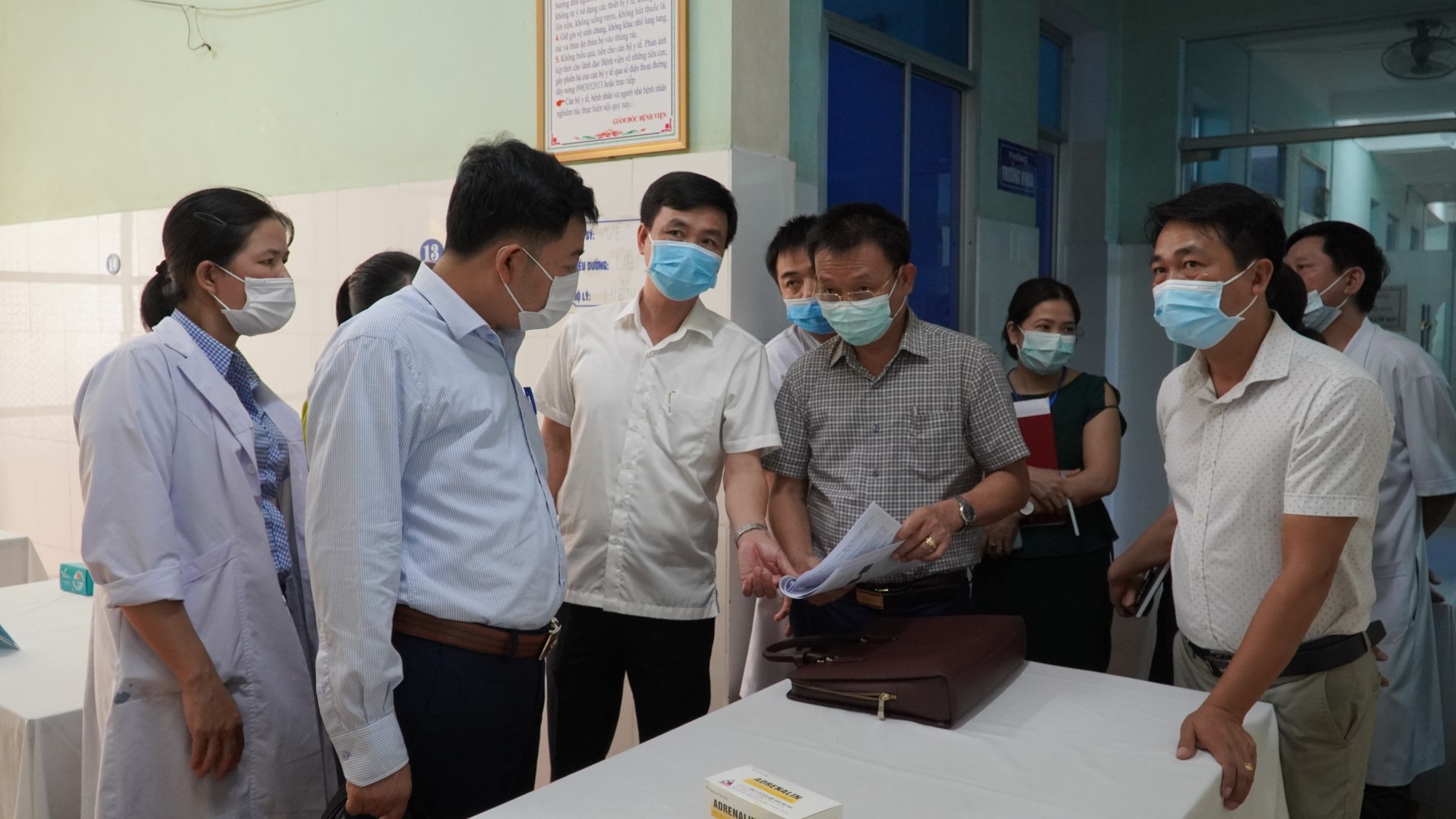 Ảnh 5 Kiểm tra công tác chuẩn bị tiêm chung vắc xin phòng covid 19 tịa điểm tiêm Bệnh viên đa khoa thành phố Đồng Hơi Large