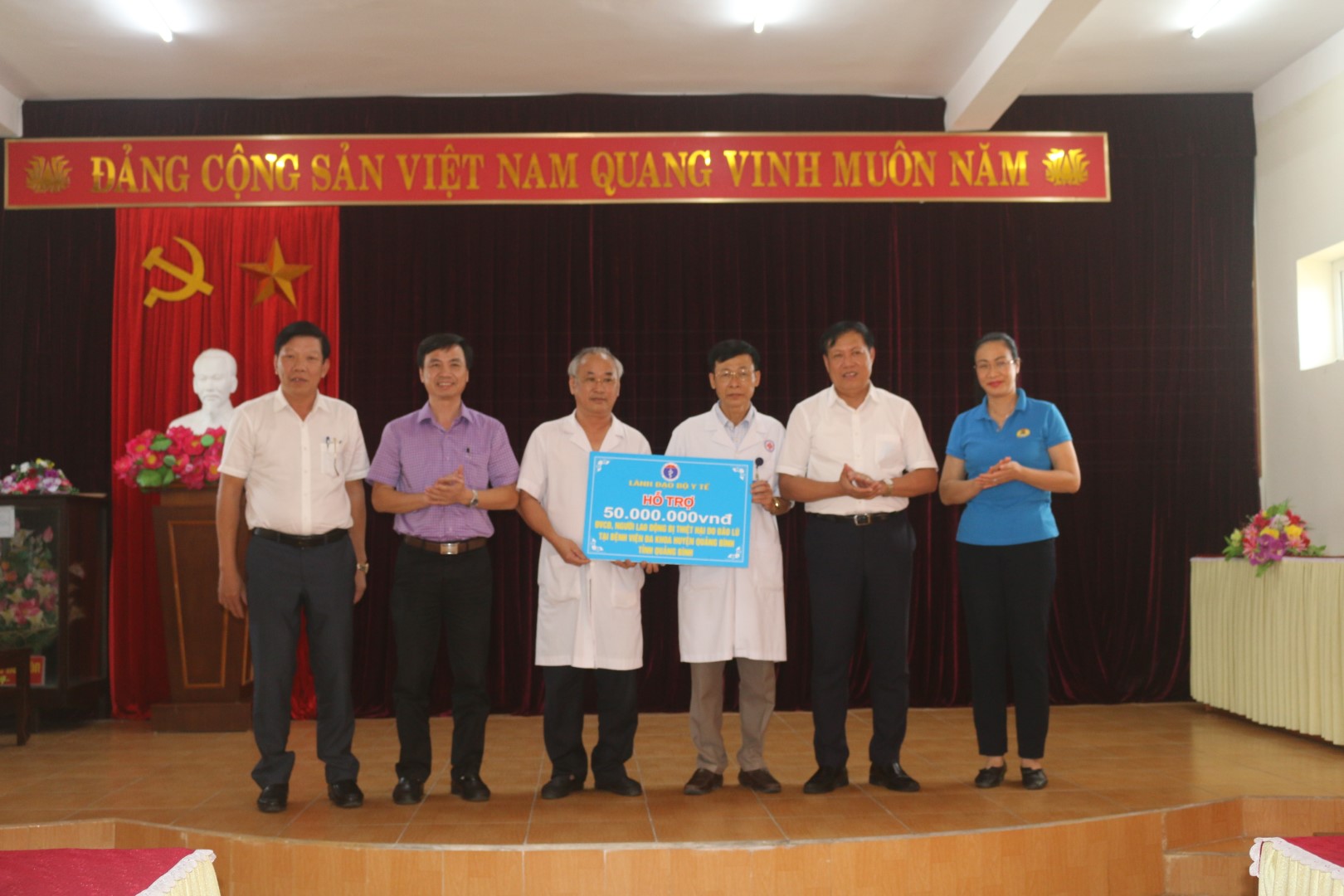 Ảnh 5 Công đoàn Y tế Việt Nam đã trao 50 triệu đồng hỗ trợ cho Bệnh viện Đa khoa huyện Quảng Ninh Large