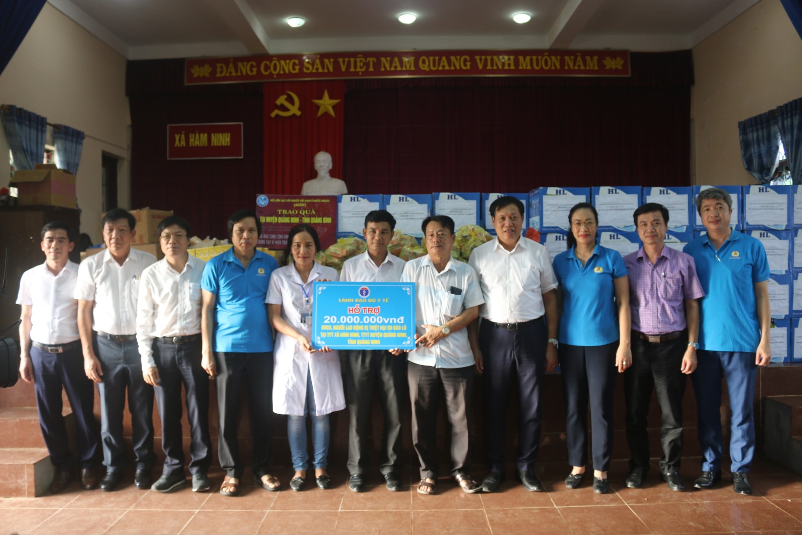 Ảnh 7 Trao nguồn hỗ trợ cho UBND xã Hàm Ninh Large